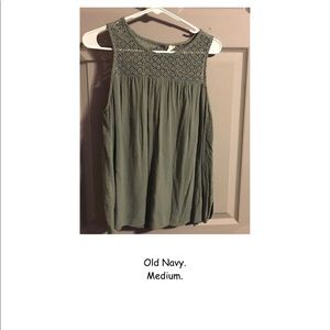 ✨Old navy tank✨